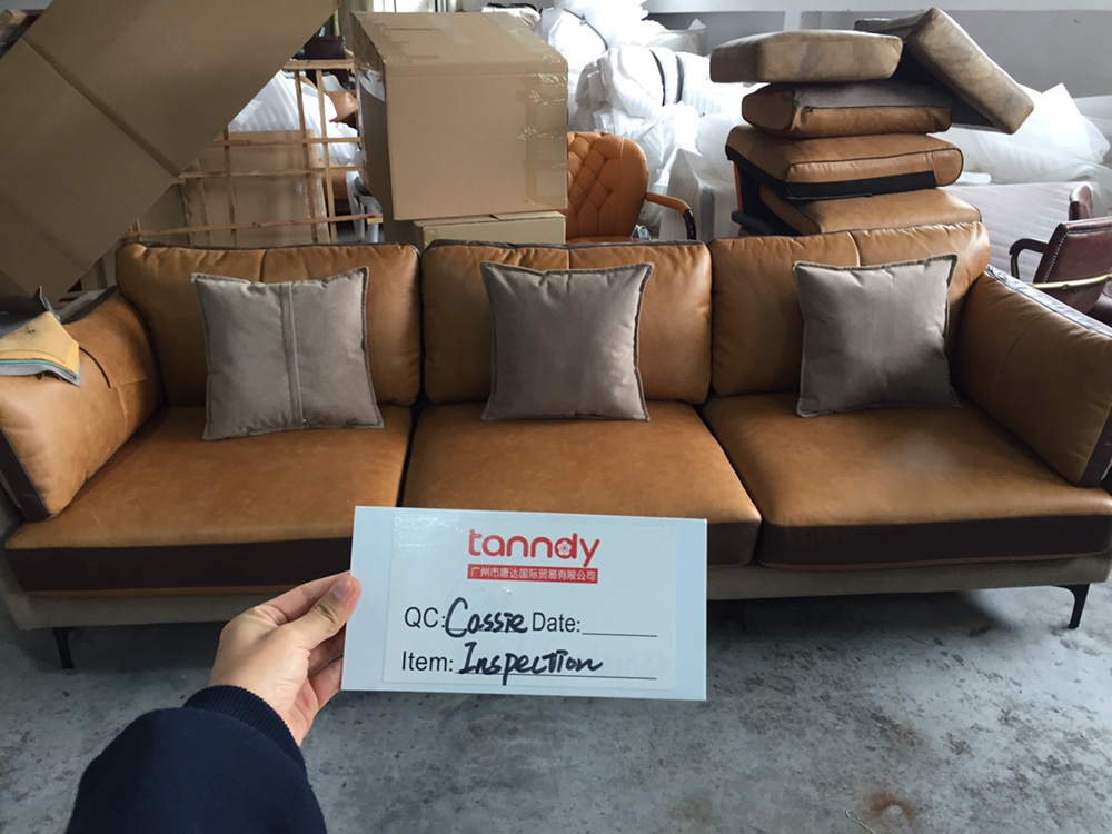 Sofa inspection with Tanndy QC card